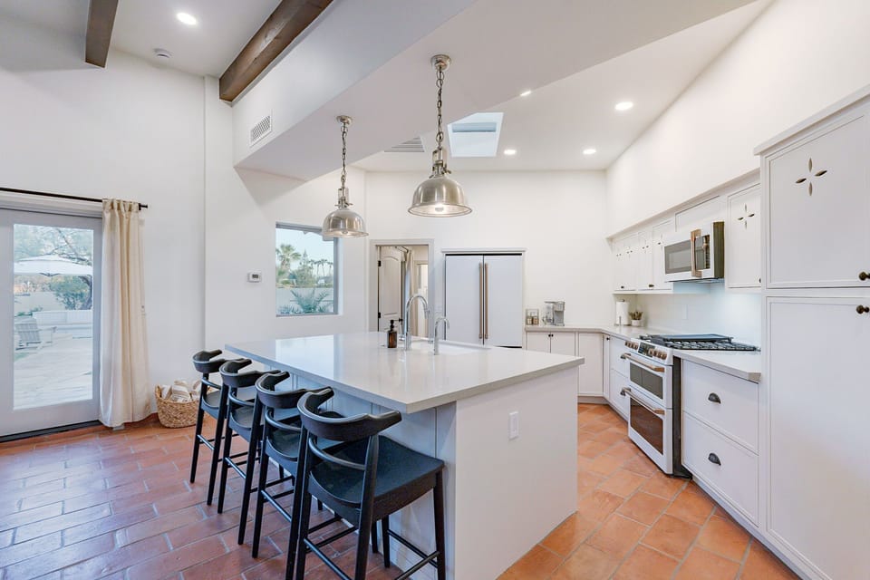 Counter seating for four