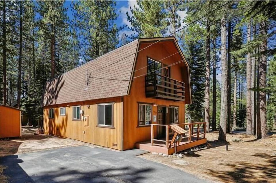 Cozy cabin nestled in the woods, perfect for a tranquil getaway with nature views.
