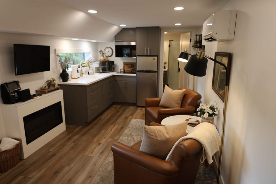 Kitchen and living room area