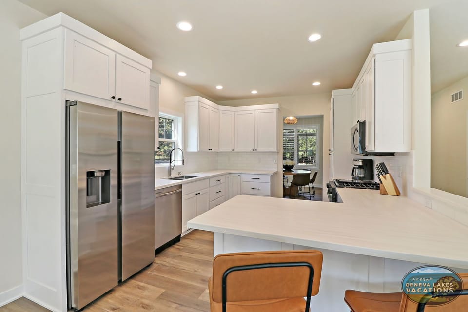 Fully-equipped kitchen with breakfast bar seating