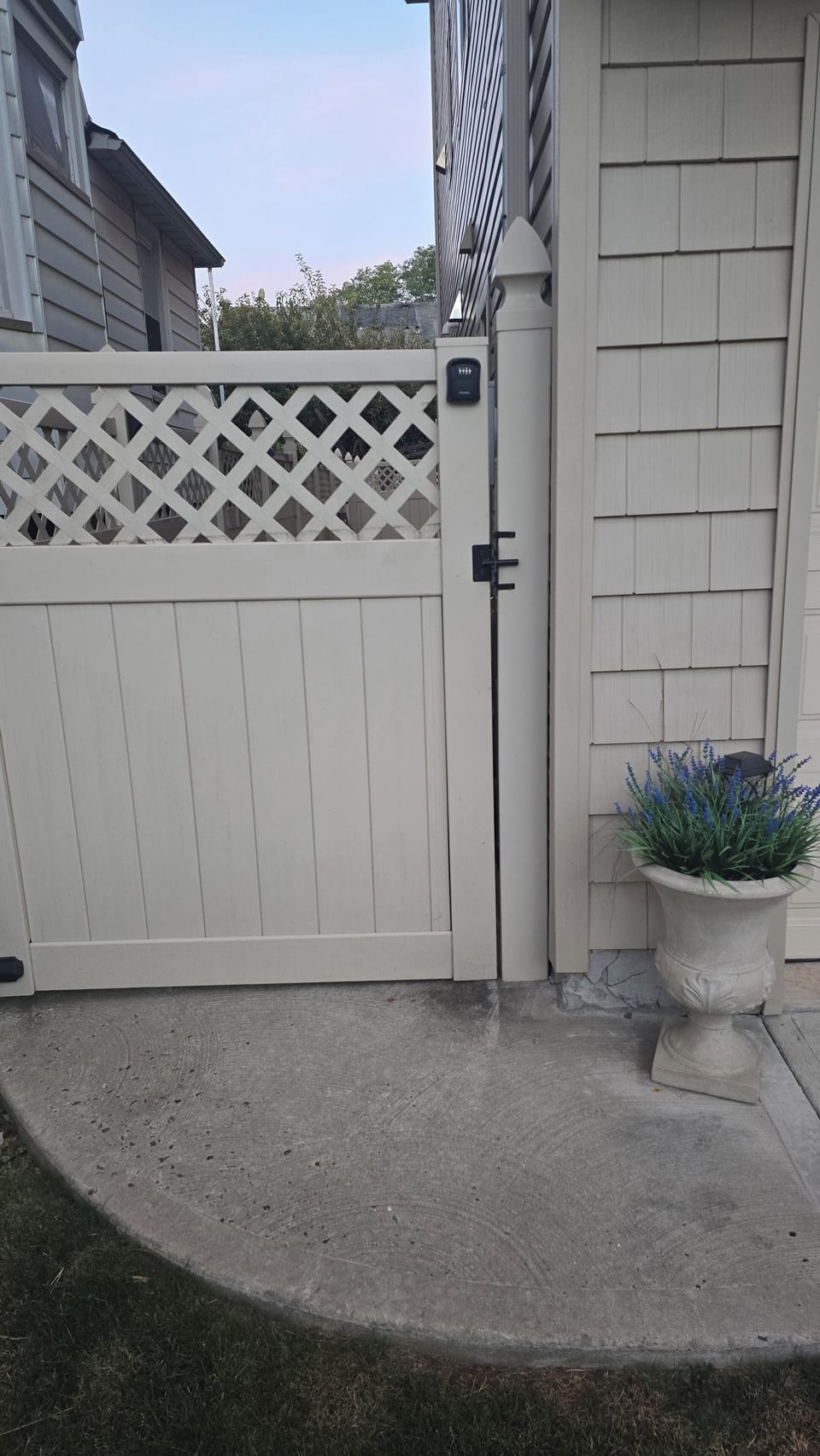 separate entrance,  self check in with lockbox