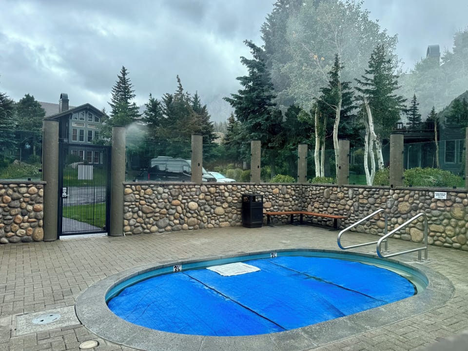 HOA Jacuzzi, open year-round.