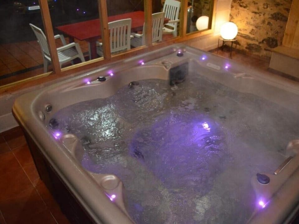 Indoor spa tub