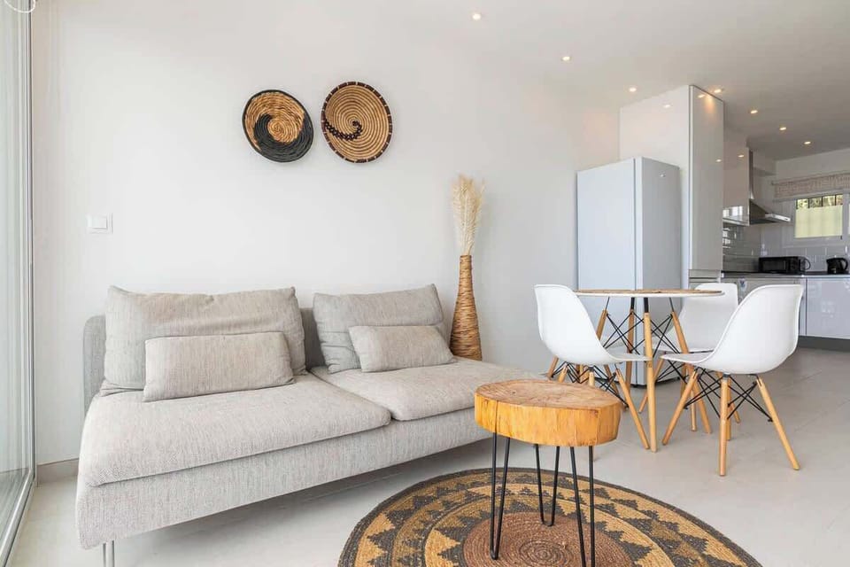 Living and dining room area