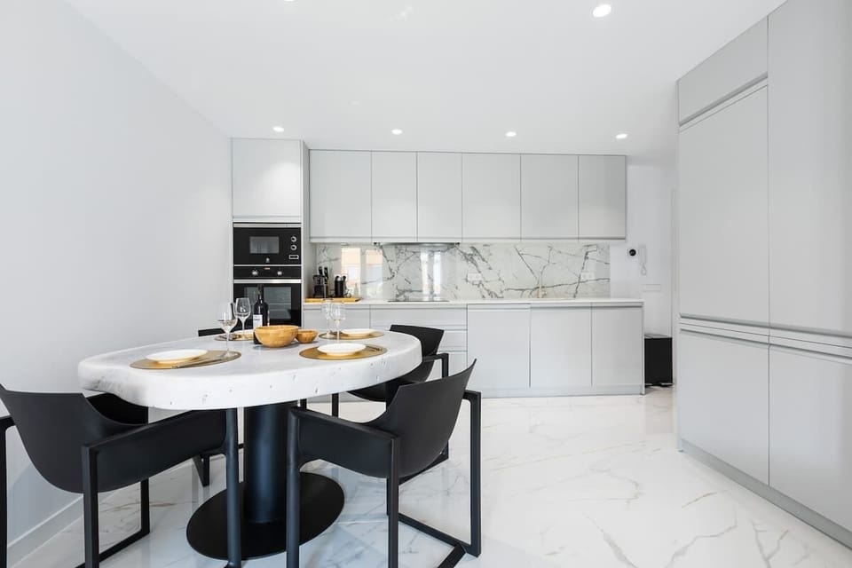 Open plan kitchen and living room. Fully equipped kitchen, comfortable sitting lounge with large glass doors leading to terrace which overlooks Marbella port and the beach.