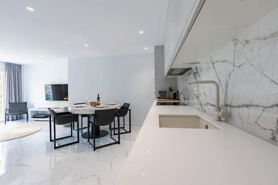 Open plan kitchen and living room. Fully equipped kitchen, comfortable sitting lounge with large glass doors leading to terrace which overlooks Marbella port and the beach.