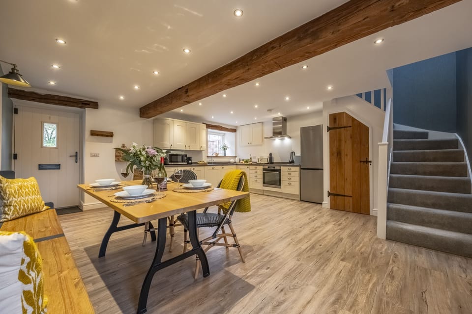 The Old Hen Shed: The spacious kitchen and dining area