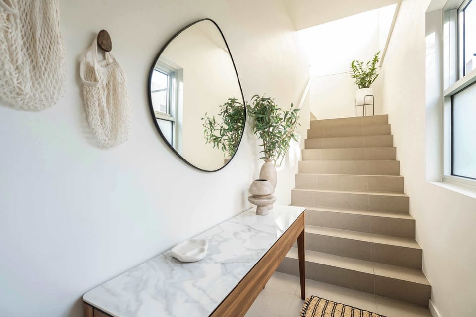 A charming Entry awaits