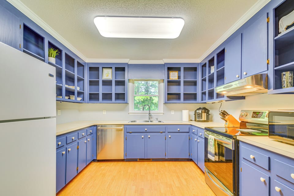 Kitchen | 1st Floor | Dishwasher | Dual Single-Serve/Drip Coffee Maker
