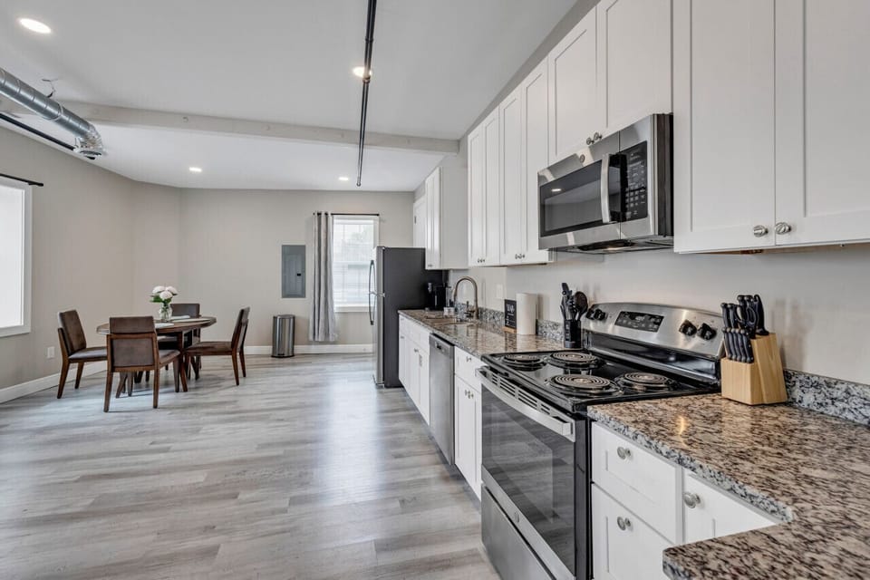 Cook your favorite meals in our fully furnished Kitchen with Oven, Stove, Microwave, Refrigerator, Freezer, Keurig Coffee, in Biloxi, MS. A short walk from Biloxi Beach Board Walk, the Beau Rivage Casino, the Hard Rock Casino, and MGM Baseball Park.
