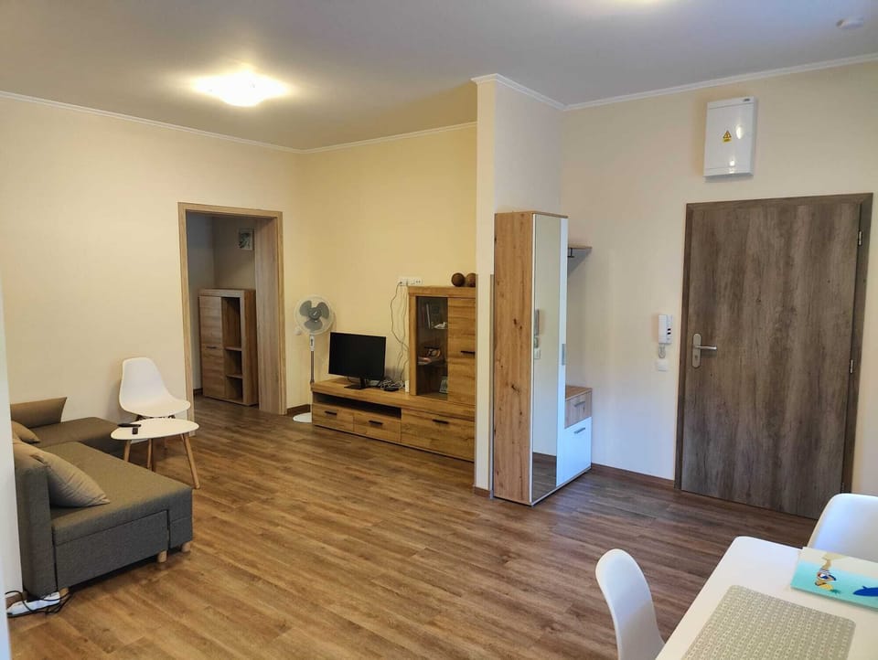 Louisa - Livingroom (2)