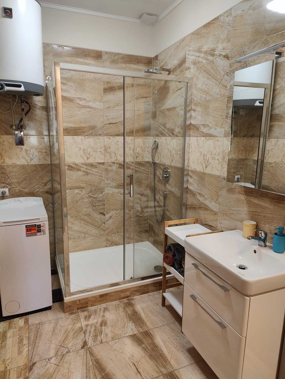 Louisa - Bathroom