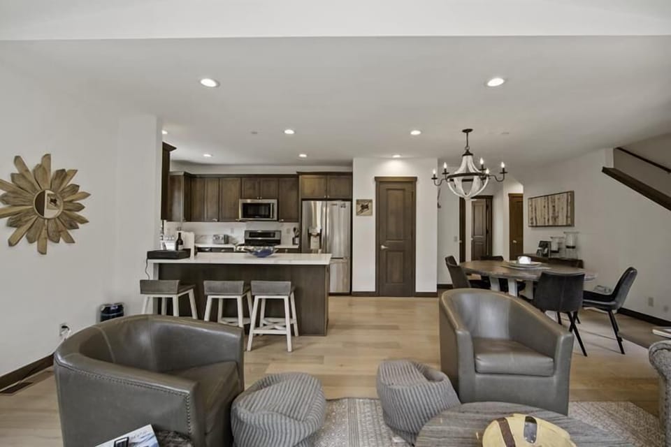 An open floor plan, keeping you all together.