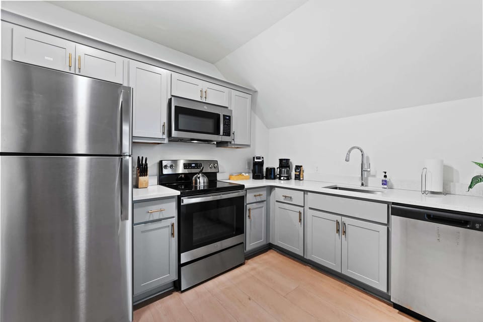 Kitchen: Fully equipped kitchen featuring stainless steel appliances.