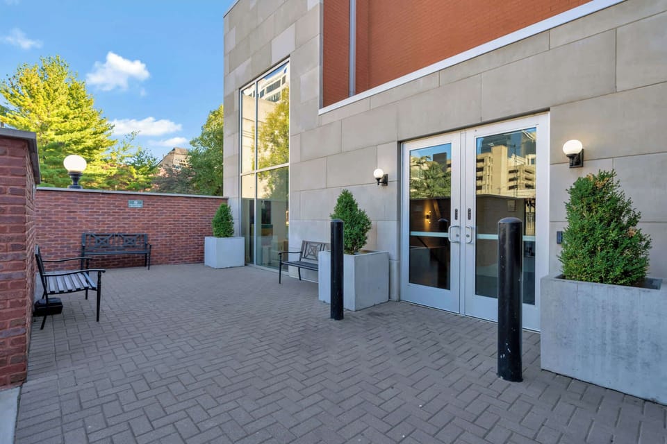 Exterior: Inviting entrance that makes you feel right at home!