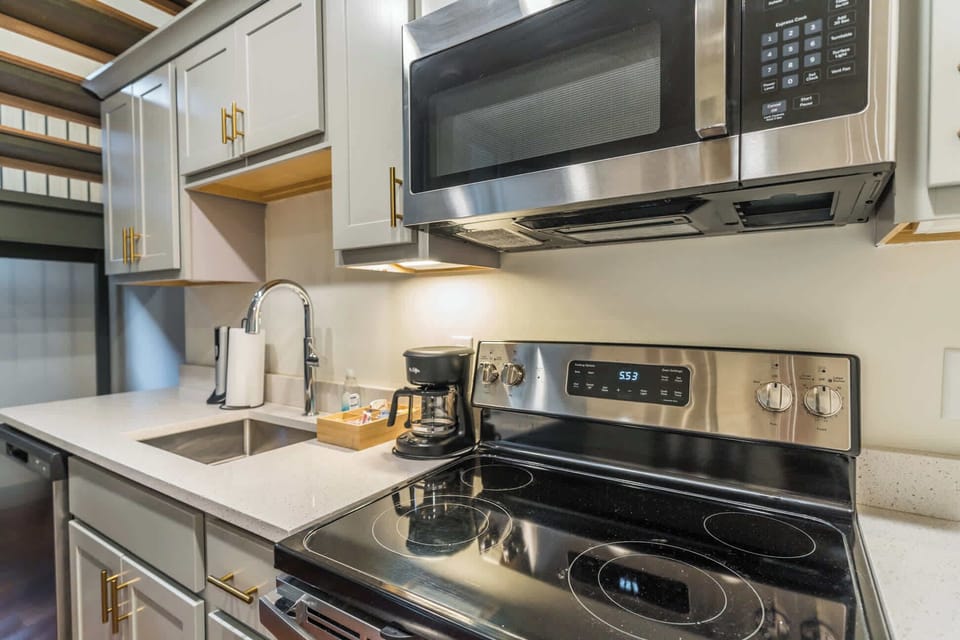 Kitchen: Cozy kitchen and dining area with an embrace of natural light.