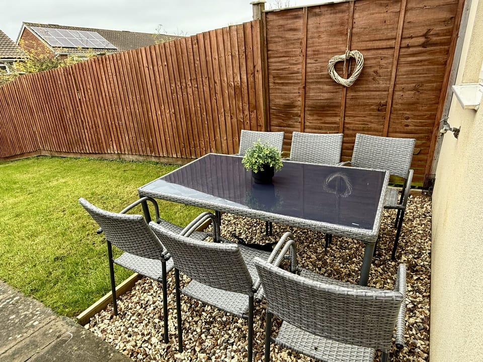 Outdoor Dining Area: Enjoy alfresco meals in the garden