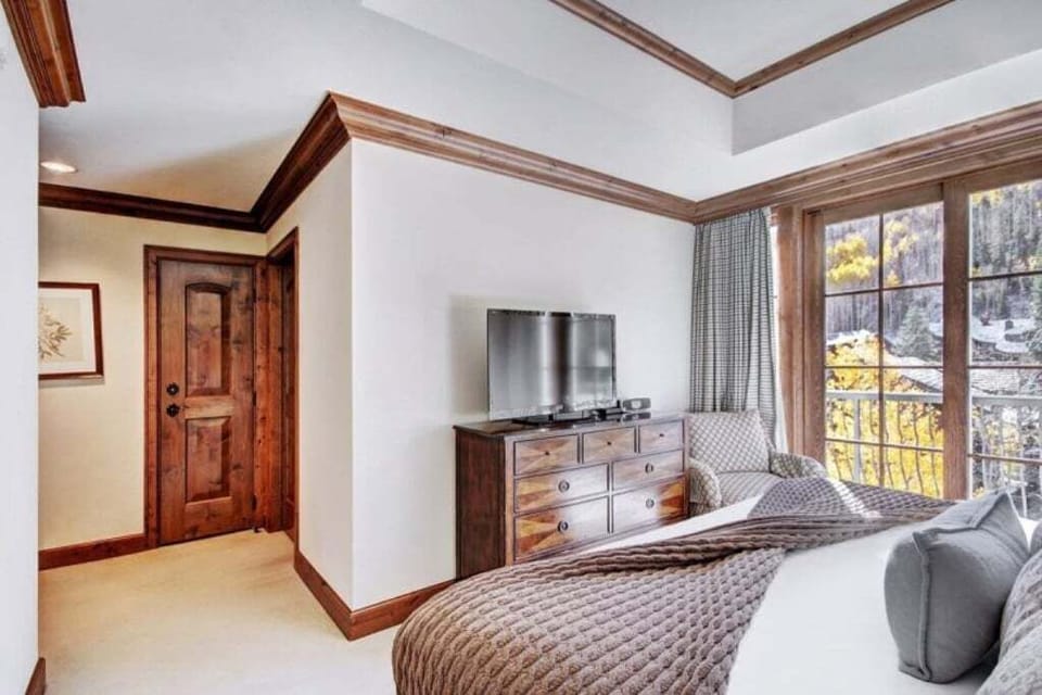 Bedroom - bedding varies