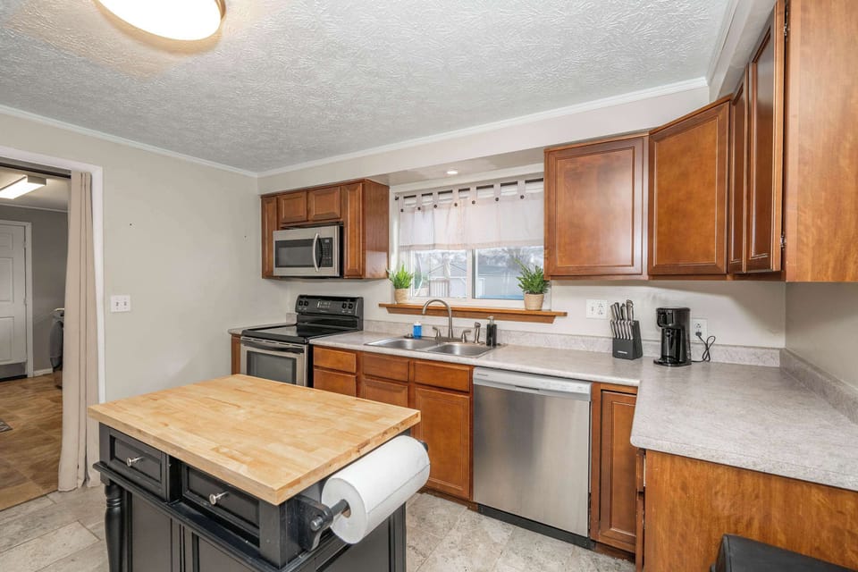 The spacious kitchen offers ample storage & all the comforts of home