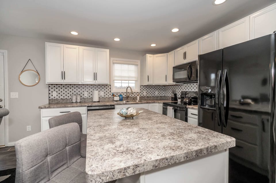 Kitchen bar counter with seating for 2
