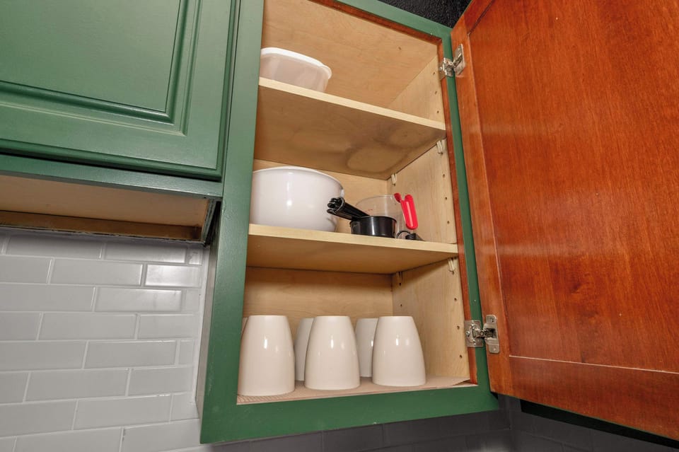 No need to pack the dishes & cookware for your Cincinnati escape!