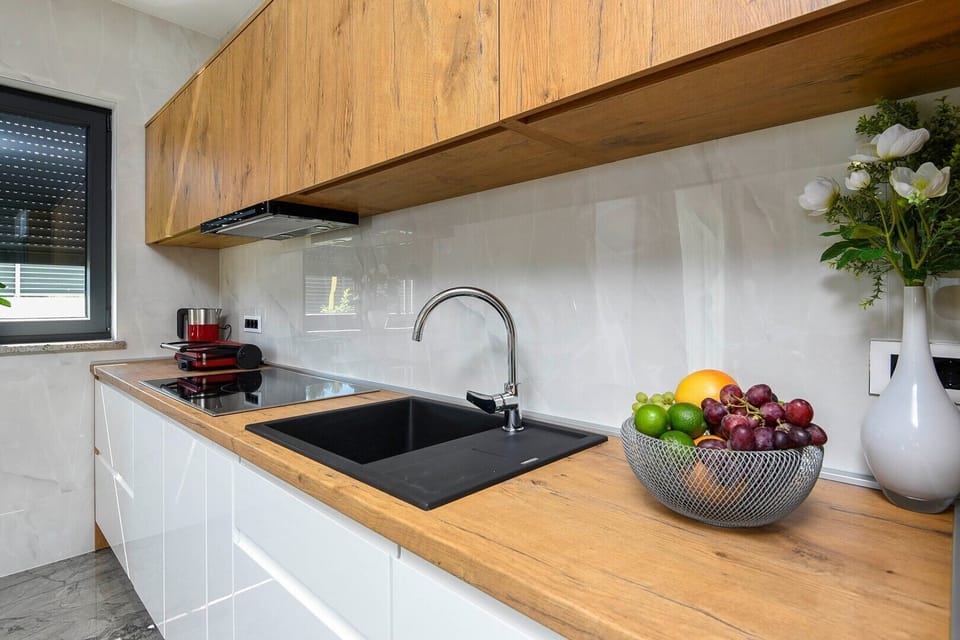 Fully equipped kitchen in luxury villa Callisto Orebic 2
