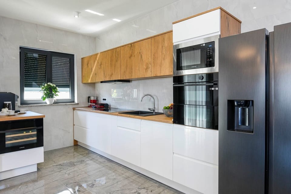 Fully equipped kitchen with stove, fridge, mini wine fridge and coffee station in Orebic villa
