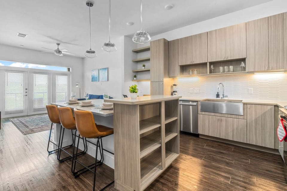The kitchen’s open layout allows you to move freely as you prepare meals, with everything you need at your fingertips.