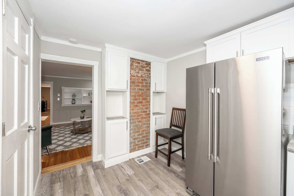 The bright, cozy kitchen offers ample space & all the comforts of home