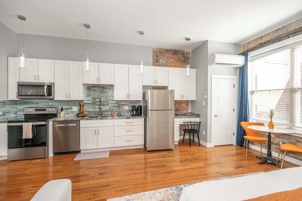 The sophisticated kitchen offers ample space & every home comfort