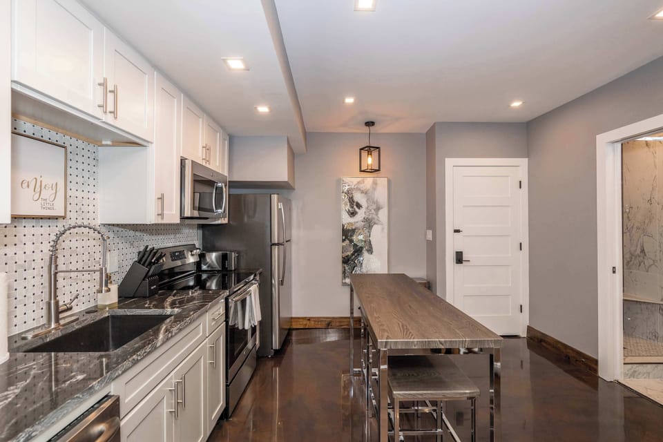 The stylish kitchen offers ample space & all the comforts of home