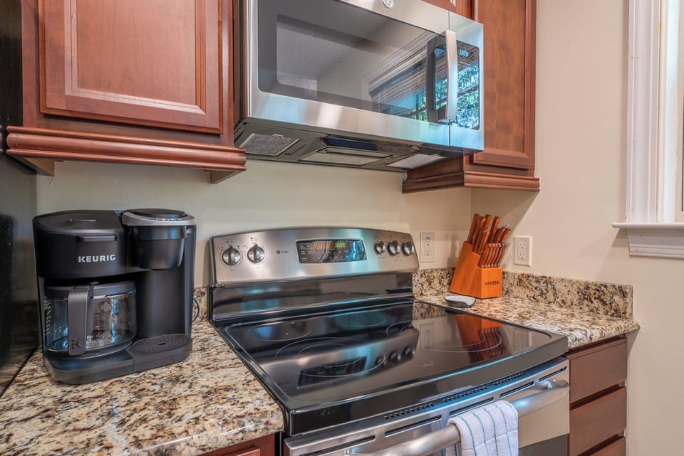 Fully furnished and equipped kitchen
