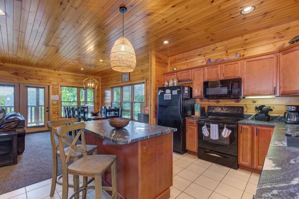 Views To Die For's fully-equipped kitchen