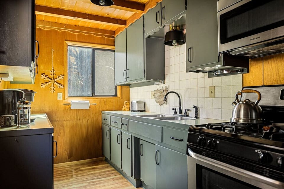 Fully equipped kitchen.
