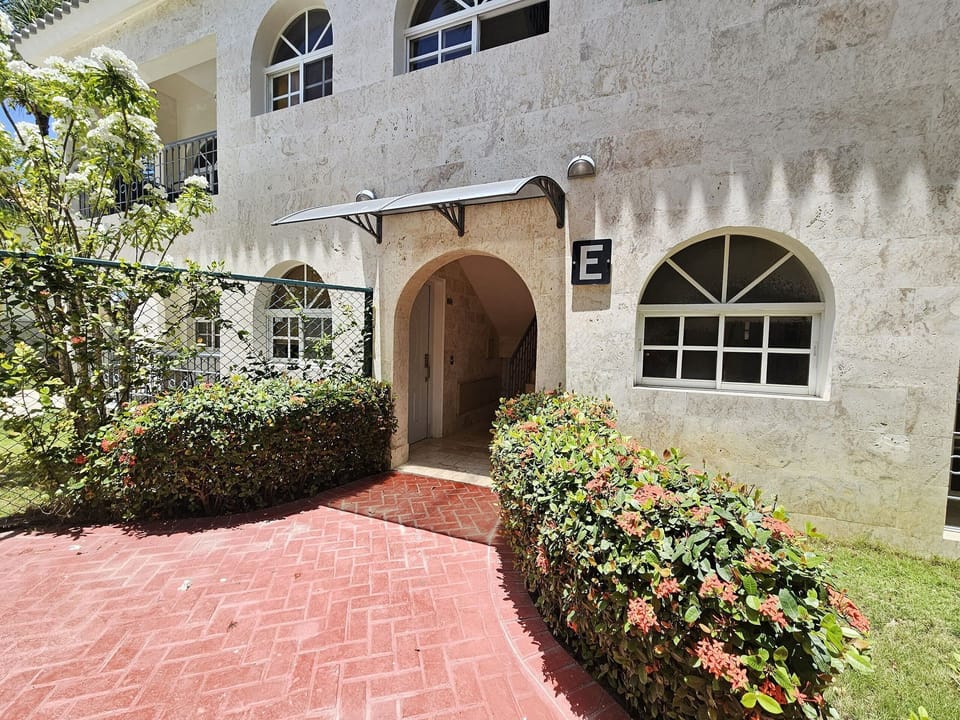 Facade / entrance