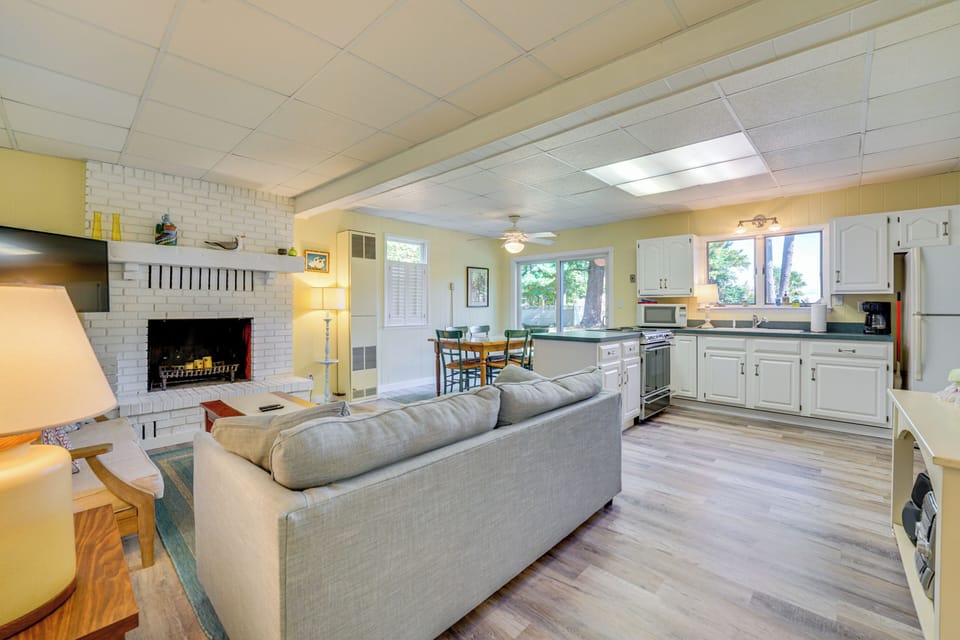 Cottage Living Room | 1st Floor | Gas Heater | Full Sleeper Sofa