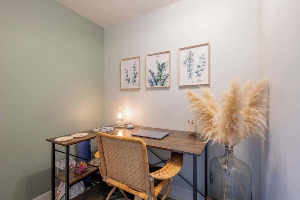 Work & relax: The private office space is ideal for business customers.