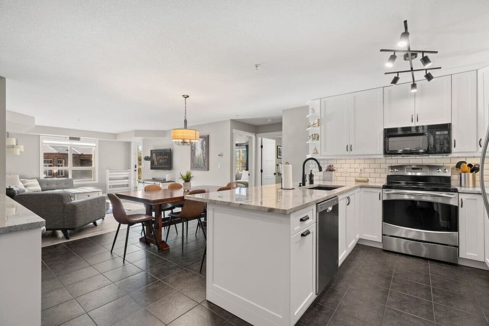 Full kitchen with a blender, crockpot, panini press, hand mixer, popcorn maker, drip coffee machine, ground coffee, tea, sugar, and basic condiments (ketchup, mustard, relish.)