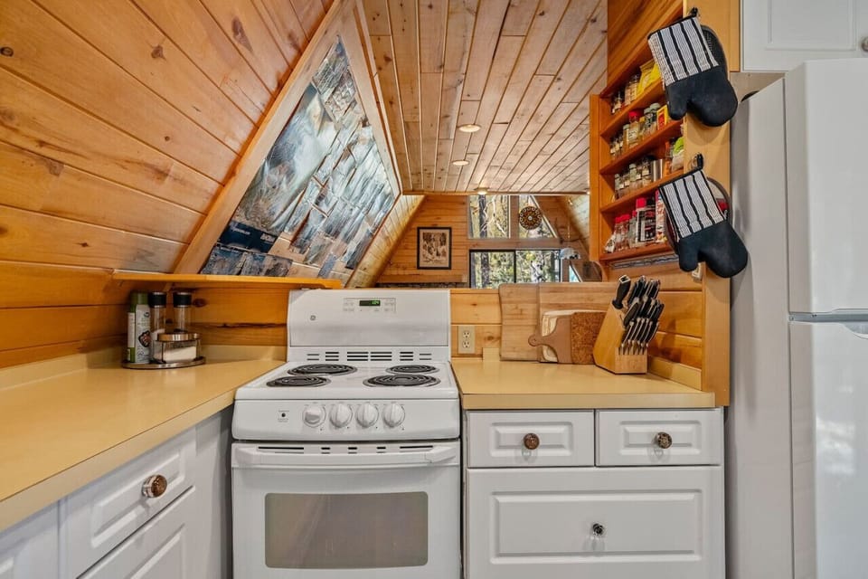 Full kitchen with a drip coffee maker, blender, crockpot, electric griddle & a panini press.