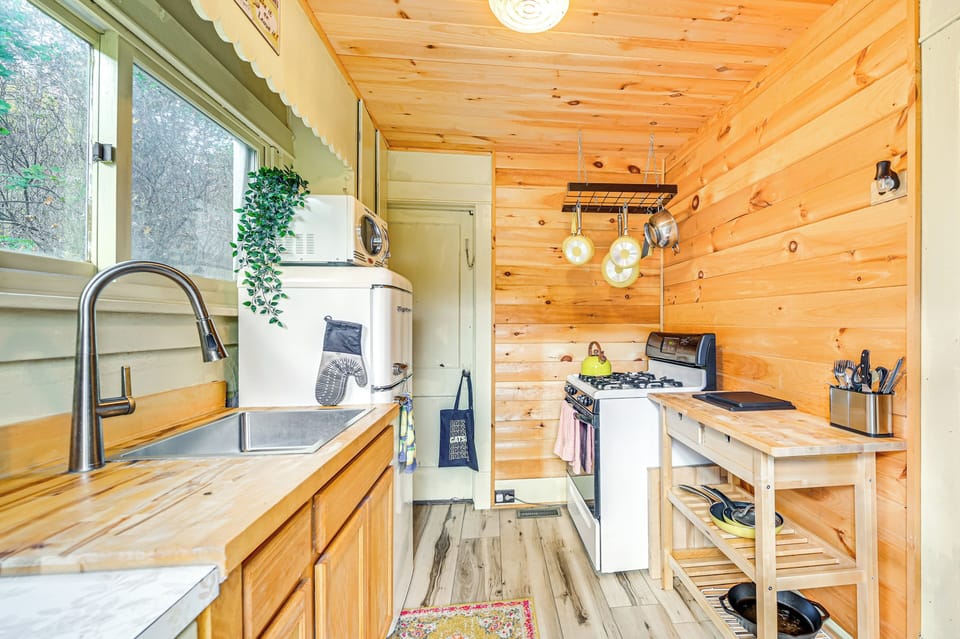 Kitchen | Trash Bags/Paper Towels