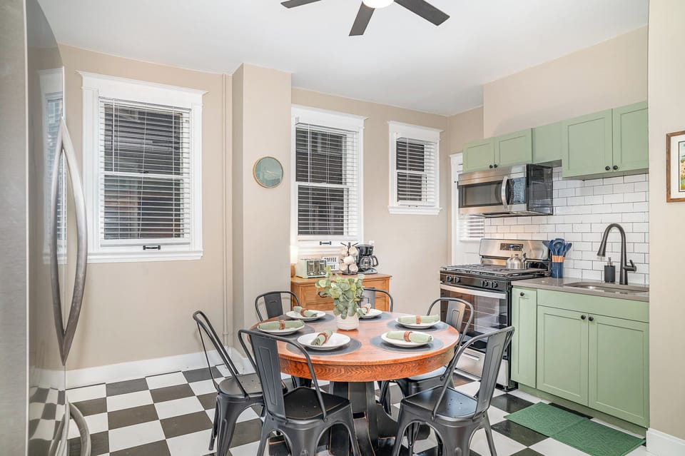 Dining area that can sit 6 people