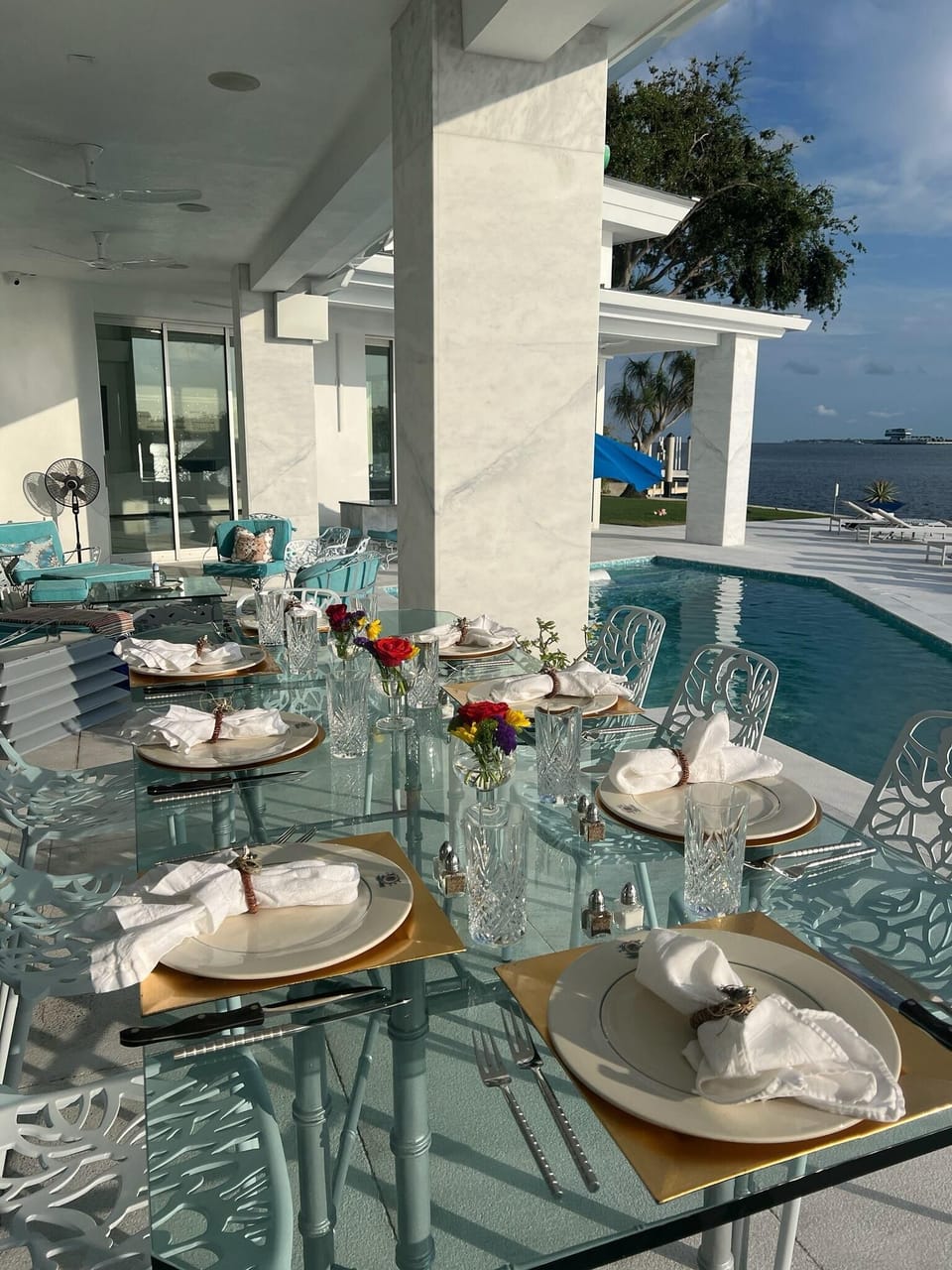 Table will easily accommodate two additional seats. 