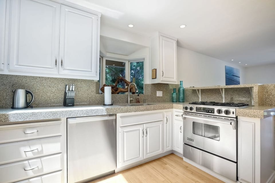 Fully furnished and equipped kitchen