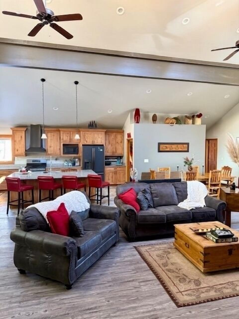 Open living,kitchen,living & dining
With huge beams and floor to ceiling windows
