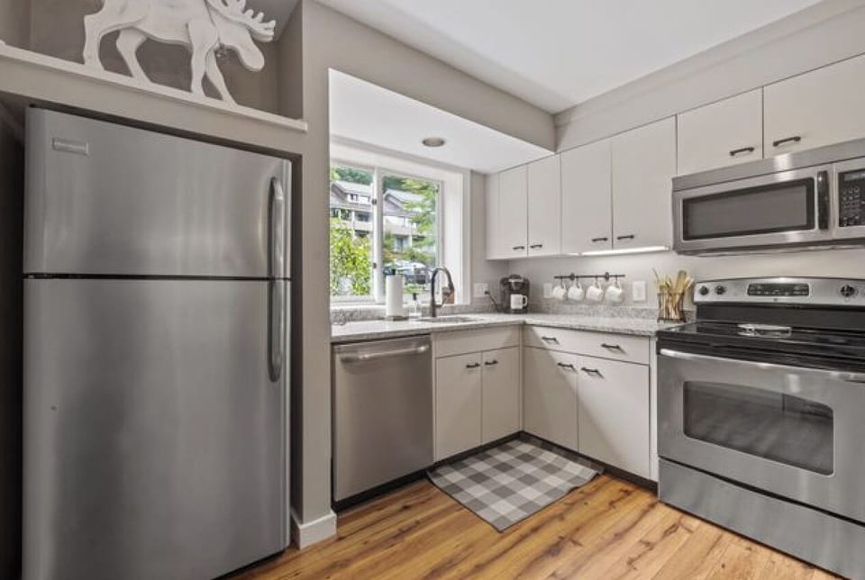Fully equipped kitchen with new appliances. Everything you need to feel at home!