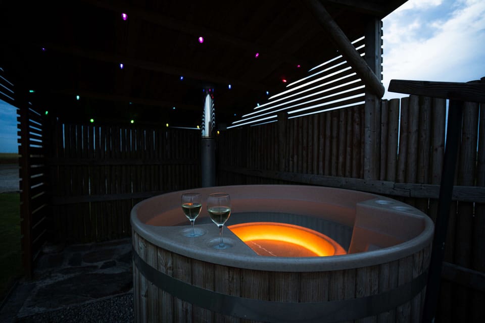 Hot Tub / whirlpool bath (Outdoor)