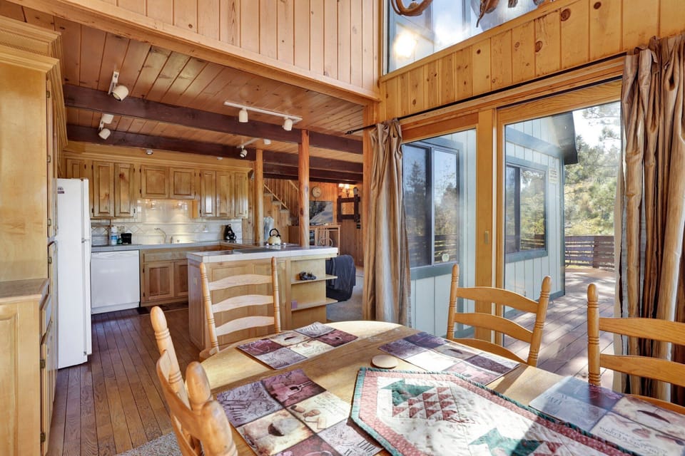 A beautiful dining table to enjoy a delicious meal.