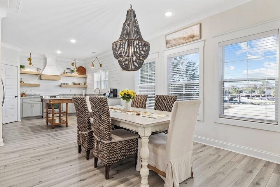 The perfect spot for family meals or board game nights, bathed in natural light and steps from the living room.