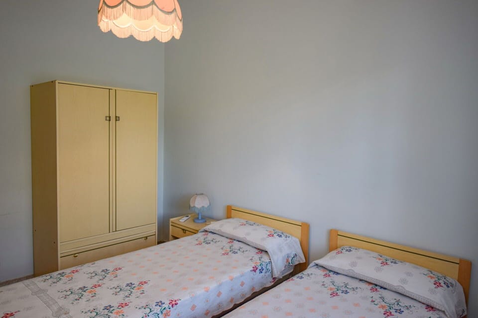 Autumn, Bedroom, Spring, Summer