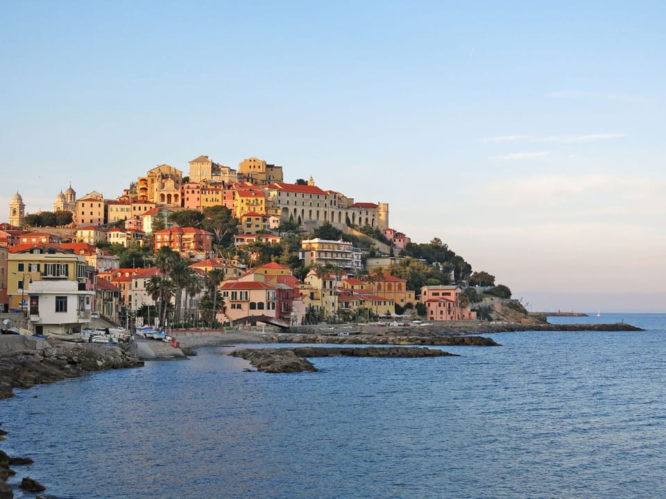 Building, Residential Area, House, City, Coast, Horizon, Coastal And Oceanic Landforms, Town, Sea, Human Settlement